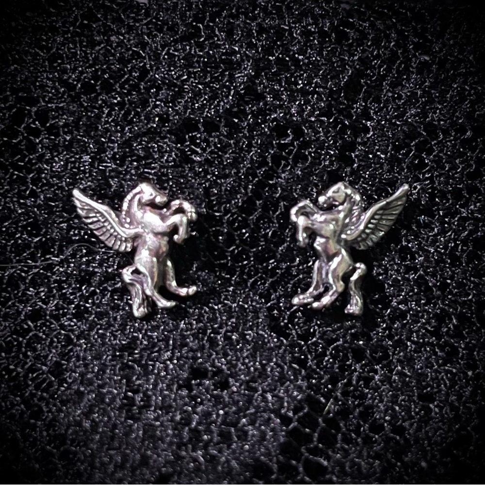 Sterling Silver Pegasus Stud Earrings new - Picture 6 of 6